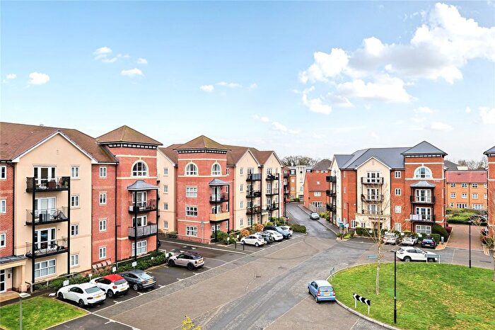1 Bedroom Flat For Sale In Bell Farm Way, Hersham, KT12