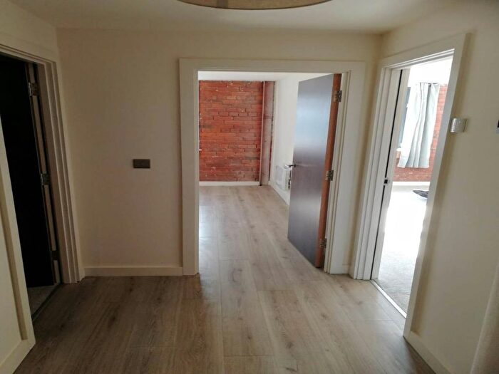 2 Bedroom Flat To Rent In Conditioning House, Cape Street, Bradford, BD1
