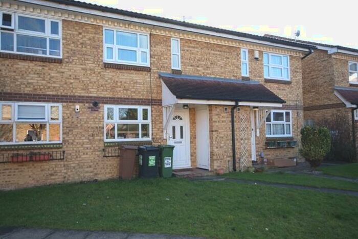 2 Bedroom House To Rent In Rochford Drive, Luton, LU2