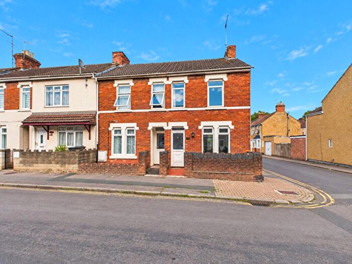 2 Bedroom End Of Terrace House For Sale In George Street, Rodbourne, Swindon, Wiltshire, SN1