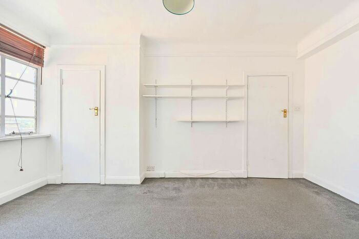 Studio To Rent In Du Cane Court, Balham, London, SW17