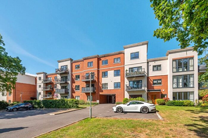 2 Bedroom Apartment For Sale In London Road, Binfield, Bracknell, Berkshire, RG42
