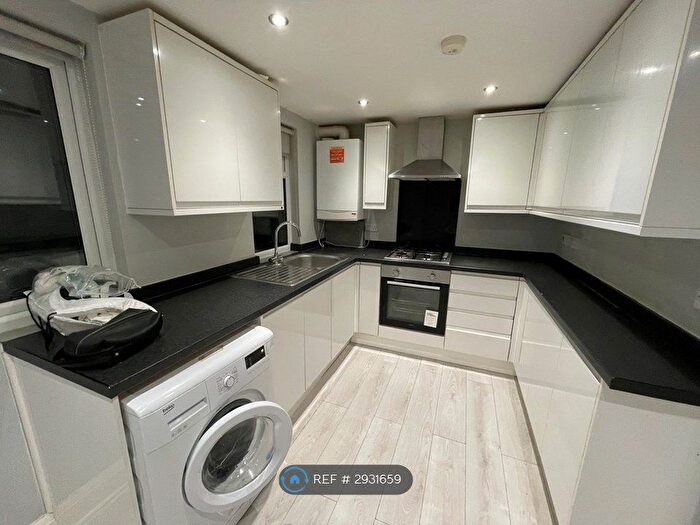 3 Bedroom Flat To Rent In Bellamy Drive, Stanmore, HA7