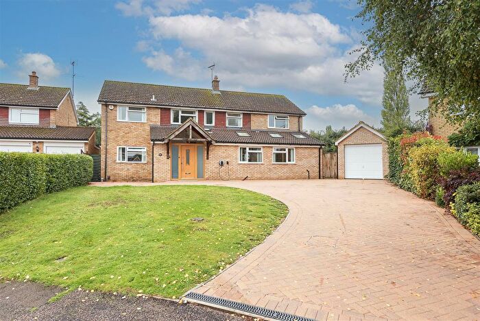 5 Bedroom Detached House For Sale In Derwent Road, Harpenden, AL5