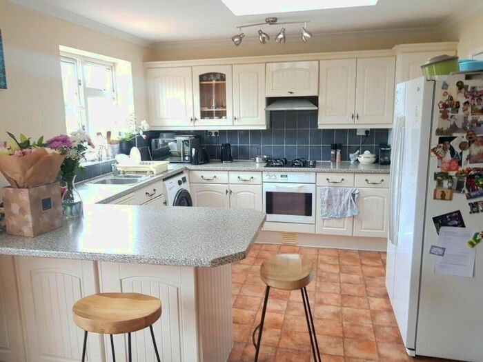 4 Bedroom Semi-Detached House To Rent In Summerhouse Avenue, Heston, Hounslow TW5