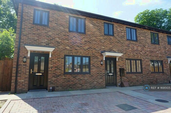 3 Bedroom End Of Terrace House To Rent In Woodside Mews, Gravesend, DA12