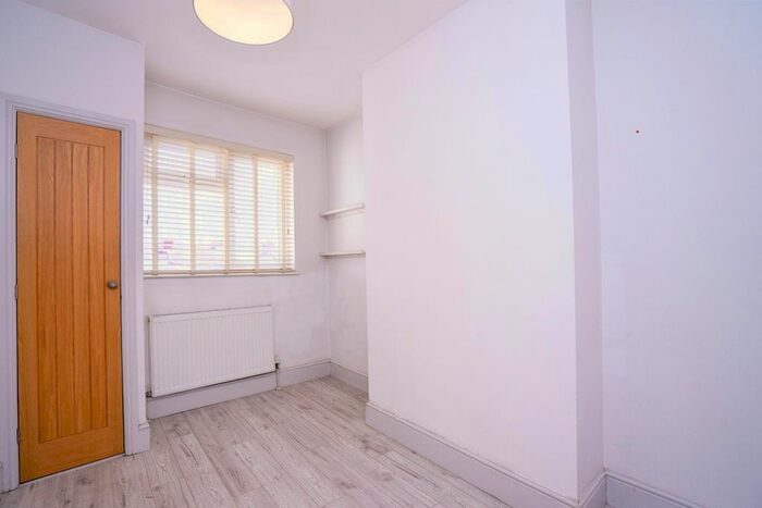 2 Bedroom Flat To Rent In Milton Road, Portsmouth, PO3