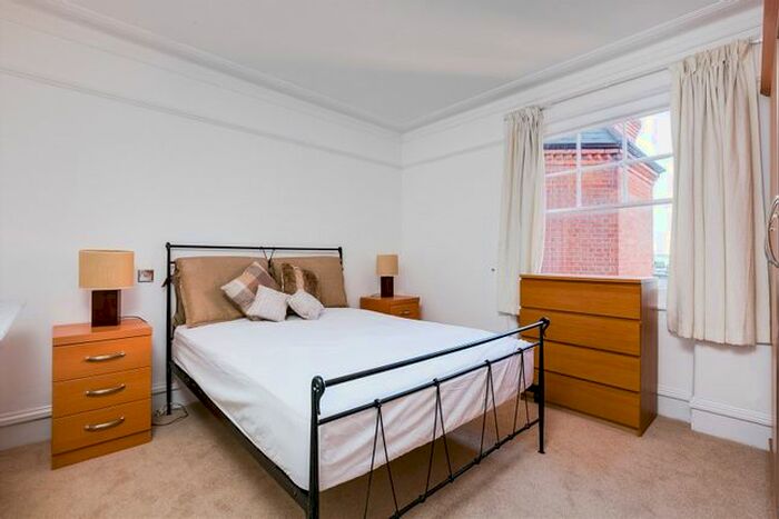3 Bedroom Flat To Rent In Arundel Mansions, Kelvedon Road, SW6