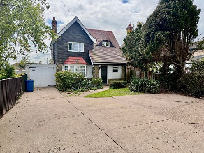3 Bedroom Detached House For Sale In Laceby Road, Grimsby, DN34