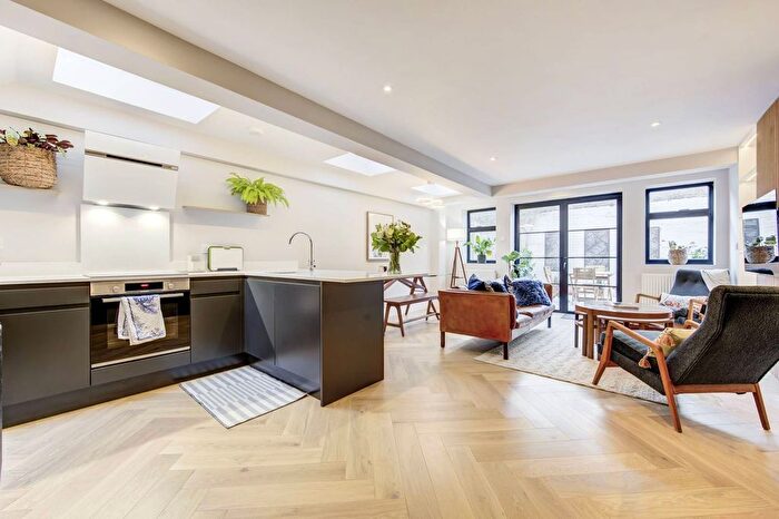 2 Bedroom Flat To Rent In Parfrey Street, Hammersmith, London, W6