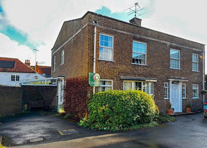 3 Bedroom Semi Detached House For Sale In Old Bath Road, Newbury, RG14