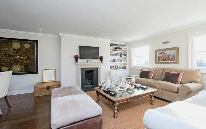 2 Bedroom Flat To Rent In Lancaster Gate, Bayswater, London, W2