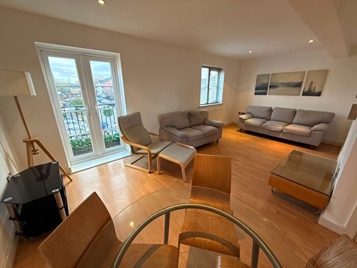 3 Bedroom Flat To Rent In Alexandra Road, Manchester, M16