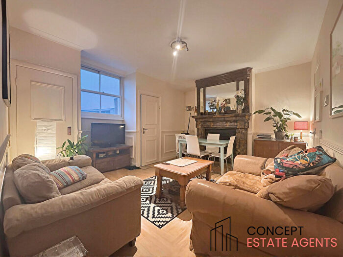 3 Bedroom Apartment To Rent In Balham High Road, Balham, SW12