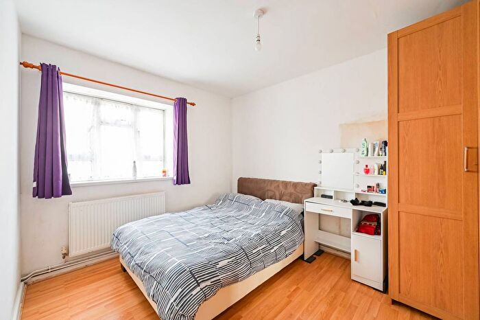 2 Bedroom Flat For Sale In Denbury House, Bow, London, E3