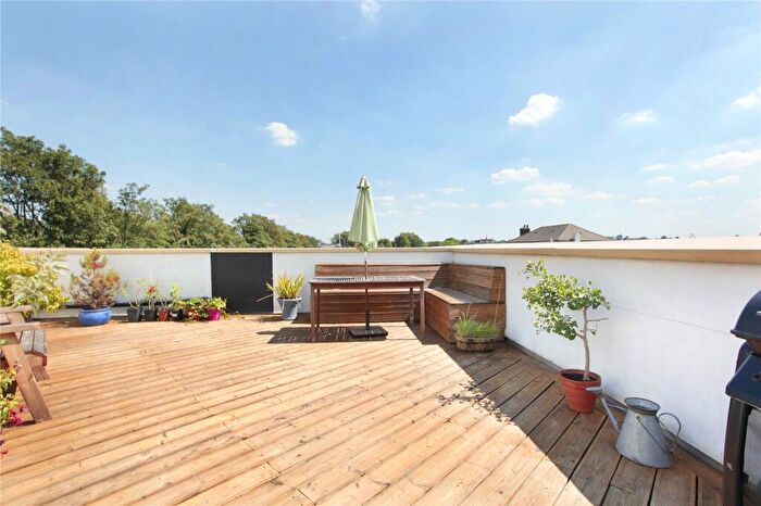 2 Bedroom Flat To Rent In Icon Building, Battersea High Street, SW11