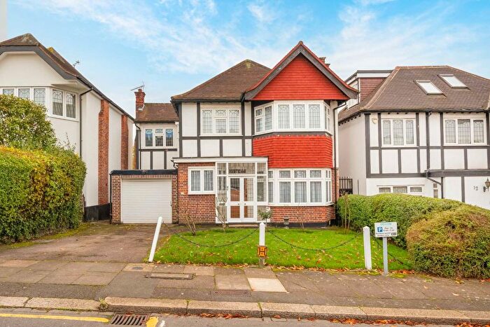 4 Bedroom Detached House To Rent In Vaughan Avenue, London, NW4