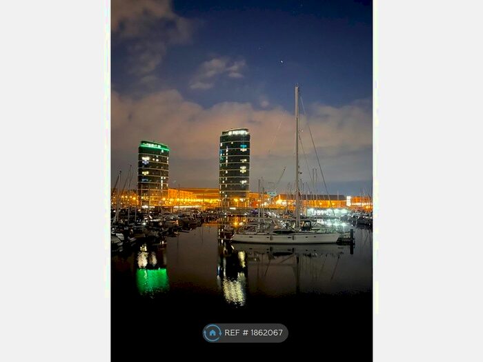 2 Bedroom Flat To Rent In Marina Point West, Chatham, ME4