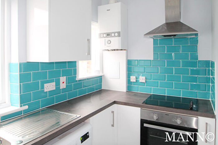 3 Bedroom Apartment To Rent In Central Woolwich, SE18