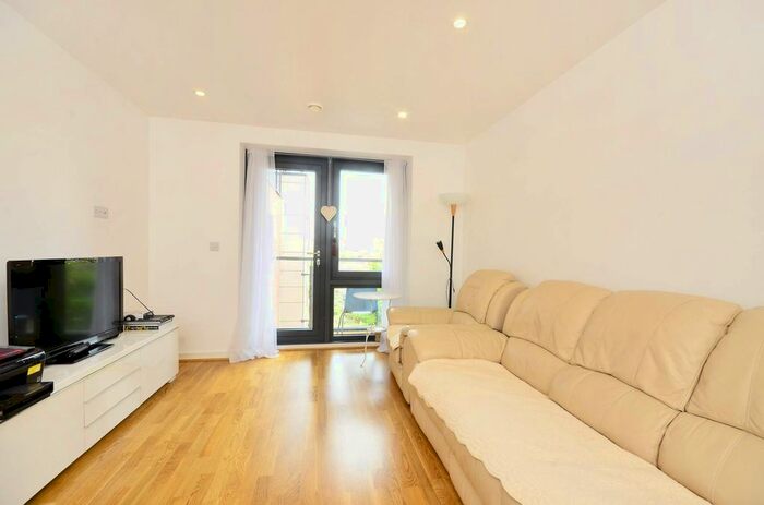2 Bedroom Flat To Rent In Chartfield Avenue, Putney, London, SW15