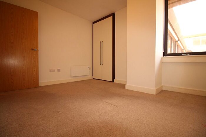 2 Bedroom Flat To Rent In Catteshall Lane, Godalming, GU7