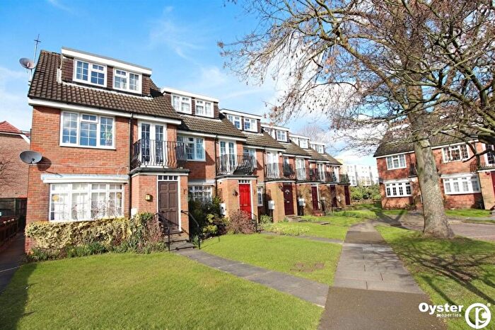 2 Bedroom Flat To Rent In Bramble Close, Stanmore, HA7