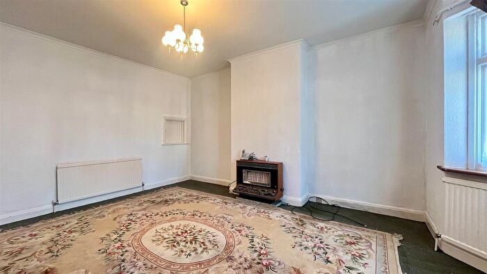 2 Bedroom Detached Bungalow To Rent In Benhilton Gardens, Sutton, SM1