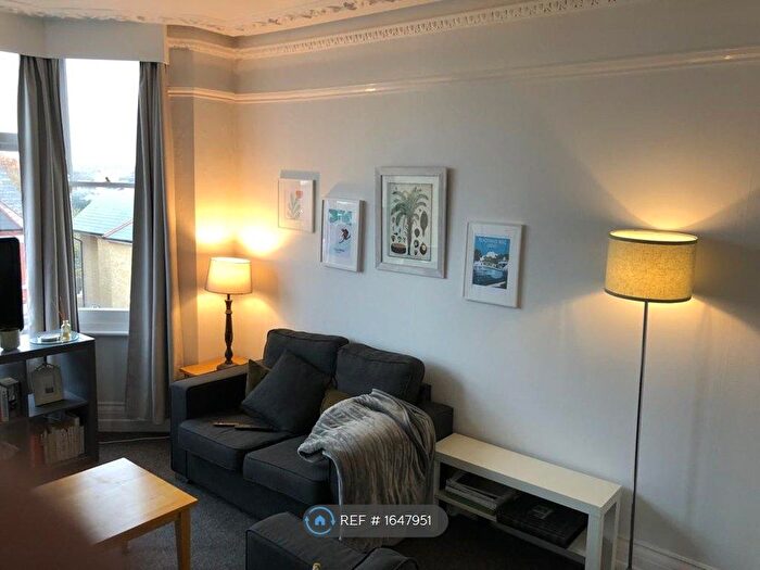 2 Bedroom Flat To Rent In Trinity Road, London, SW17