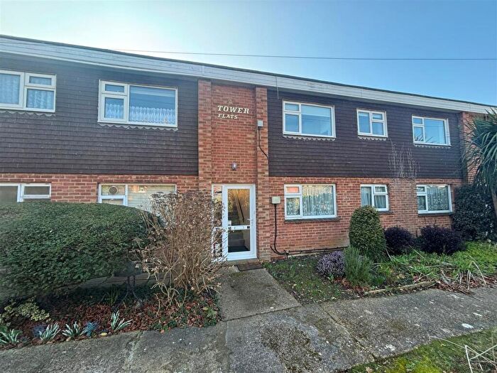 2 Bedroom Flat To Rent In Ward Road, Totland Bay, PO39