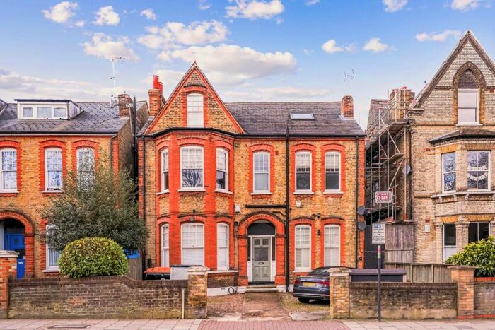 1 Bedroom Flat To Rent In Bedford Hill, Balham, SW12