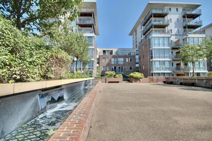 2 Bedroom Flat To Rent In Cross Street, Portsmouth, PO1