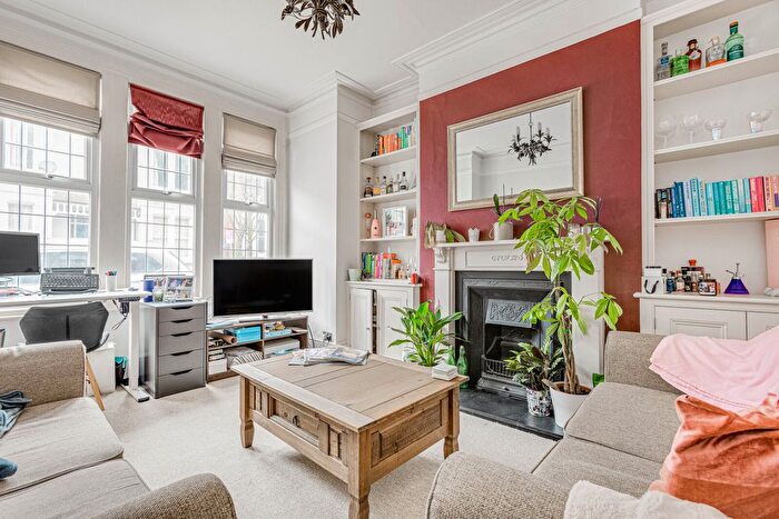 2 Bedroom Maisonette To Rent In Lynn Road, Clapham South, SW12