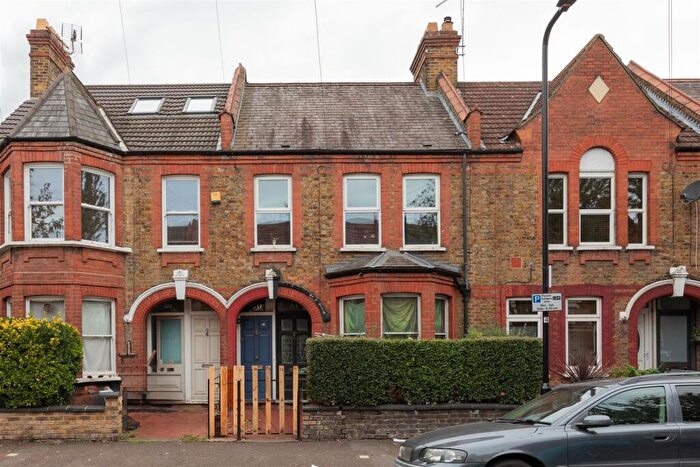 2 Bedroom Apartment For Sale In Seymour Road, Leyton, E10