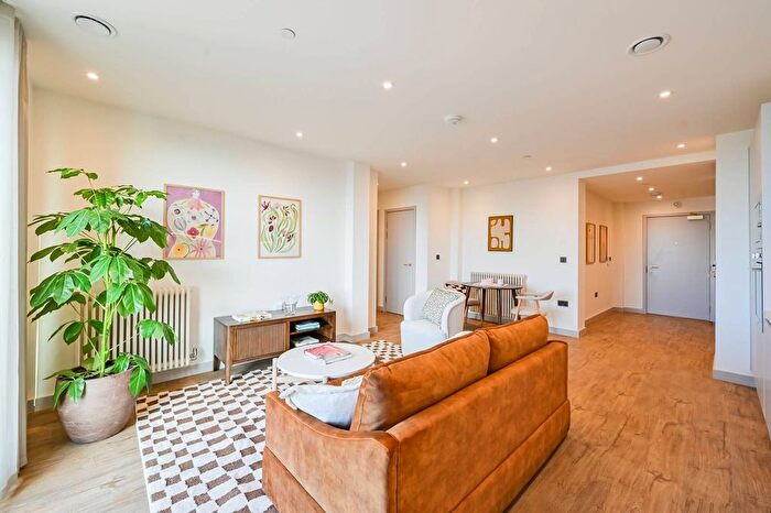 1 Bedroom Flat To Rent In Selbourne Road, Walthamstow, E17