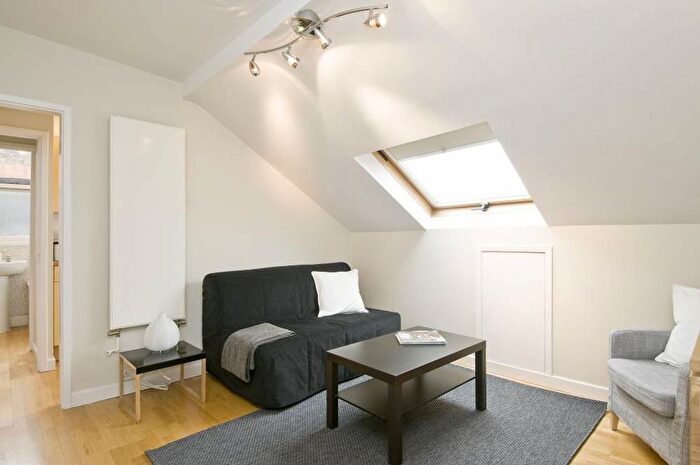 Studio To Rent In Cambridge Gardens, London, W10