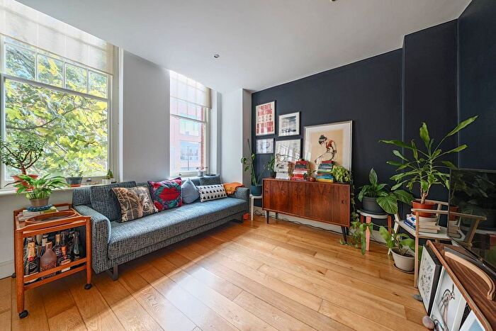 1 Bedroom Flat For Sale In Goswell Road, Clerkenwell, London, EC1V