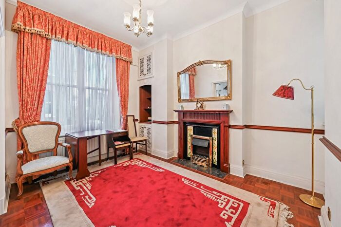 2 Bedroom Flat For Sale In Stafford Mansions, Stafford Place, SW1E