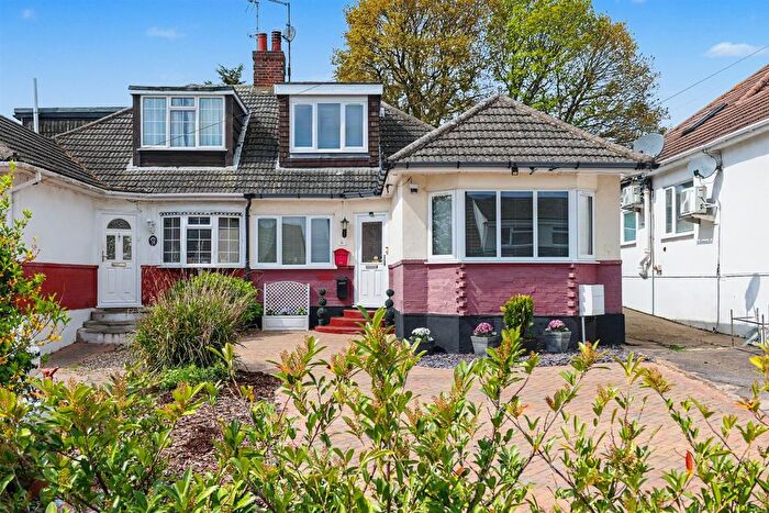 4 Bedroom Chalet For Sale In Belchamps Way, Hockley, SS5