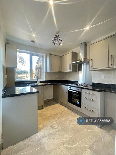 3 Bedroom Semi-Detached House To Rent In Richmond Hill, Luton, LU2