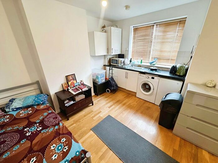 Studio To Rent In Kenton Road, Harrow, HA3