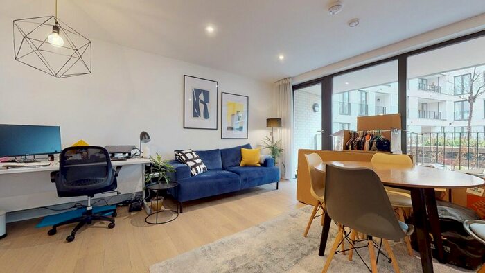 2 Bedroom Flat To Rent In Cremer Street, London, E2