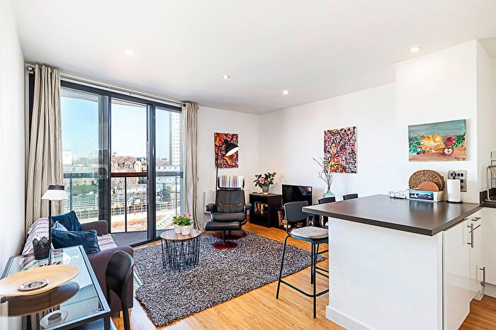 1 Bedroom Flat To Rent In Flat, Cubitt Court, Park Village E, London, NW1