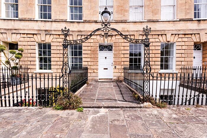 2 Bedroom Apartment For Sale In Lansdown Crescent, Bath, BA1