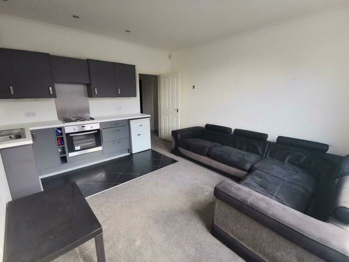 2 Bedroom Flat To Rent In Armley, Leeds, LS12