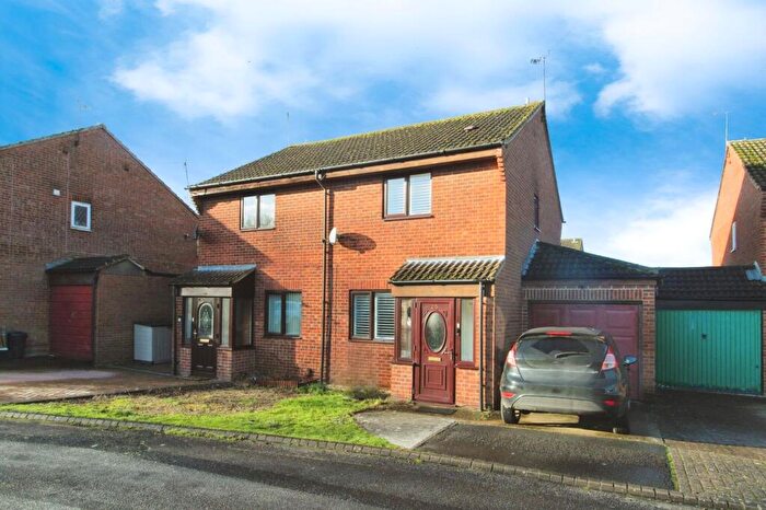 3 Bedroom Semi Detached House For Sale In Risingham Mead, Westlea, SN5