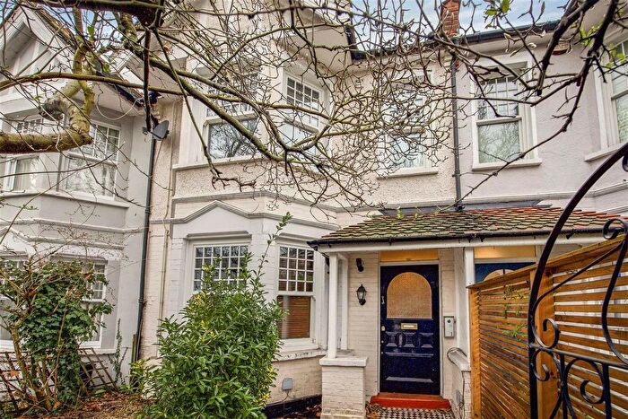 2 Bedroom Flat To Rent In London Road, Uk, TW1
