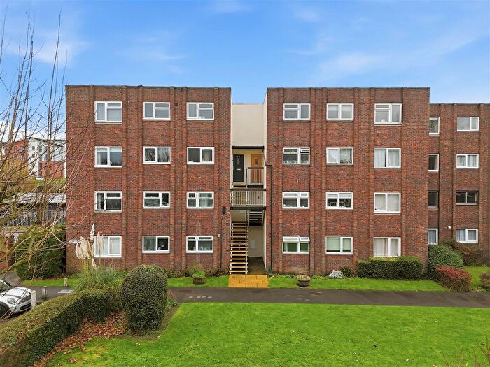 2 Bedroom Flat For Sale In Broadmeads, Ware, SG12