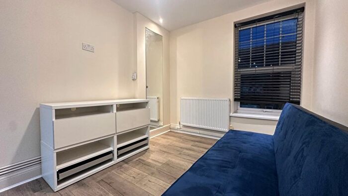 1 Bedroom Flat To Rent In Tudor Street, Cardiff, CF11