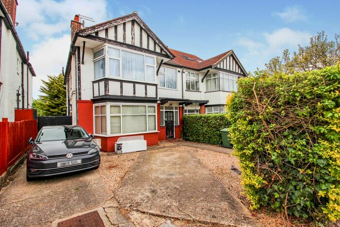 1 Bedroom Studio To Rent In Elmwood Avenue, Kenton, Harrow, HA3