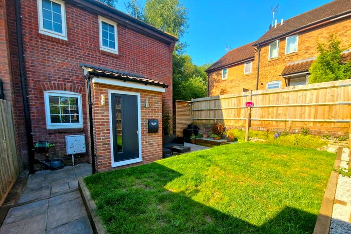 1 Bedroom End Of Terrace House To Rent In Gorse Close, Crawley, RH11